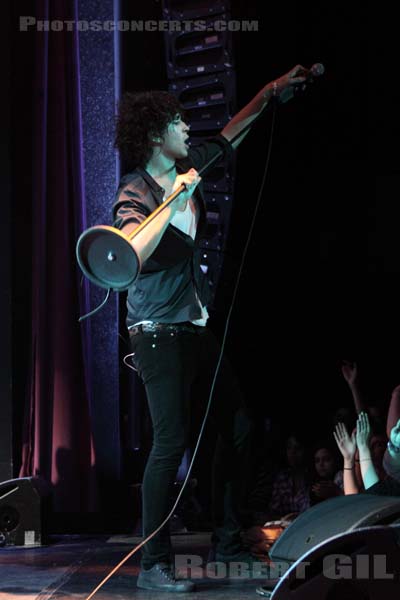 JULIAN PERRETTA - 2010-10-20 - PARIS - L'Alhambra - 